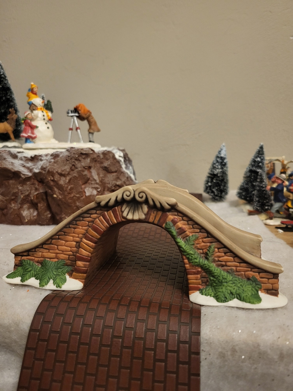 Holiday Time Christmas Village Porcelain Stone Bridge M0665 with Box Vintage
